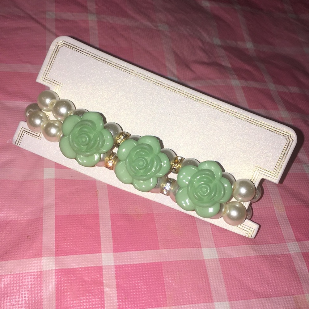 🎈SALE🎈🌷#8.”PEARLS & ROSES”🌷 - Picture 3 of 9
